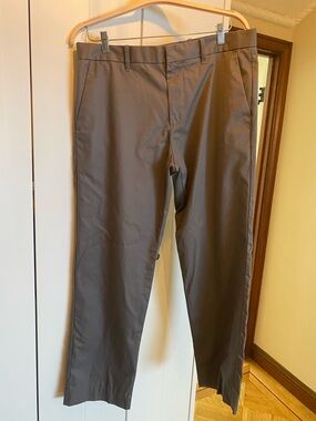 GAP Men's Chinos in Gray
